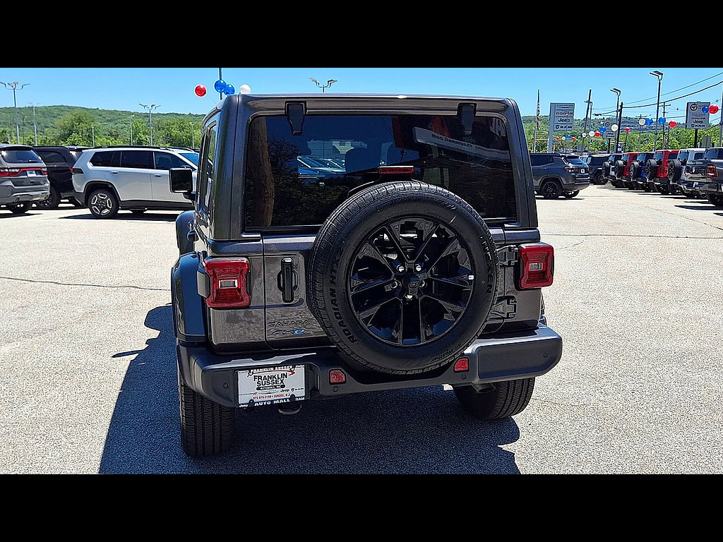 Used 2025 Jeep Wrangler Unlimited Sahara w/ Safety Group AWD/4WD image 7