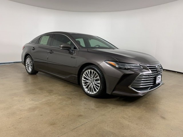 Used 2019 Toyota Avalon Limited image 5
