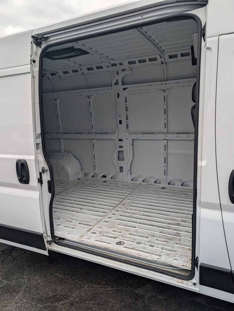Used 2025 RAM ProMaster 2500 w/ Convenience Group FWD image 17