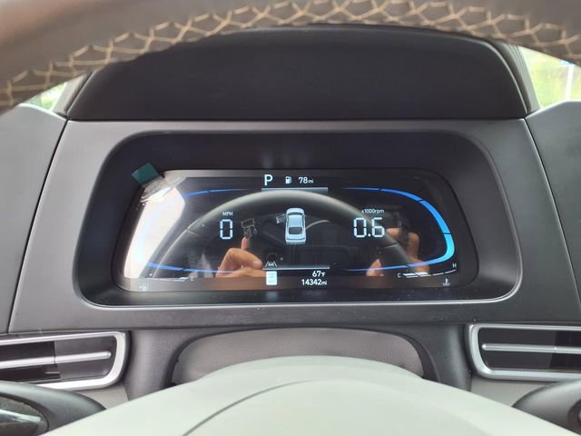 Certified 2025 Hyundai Elantra Sport FWD image 17