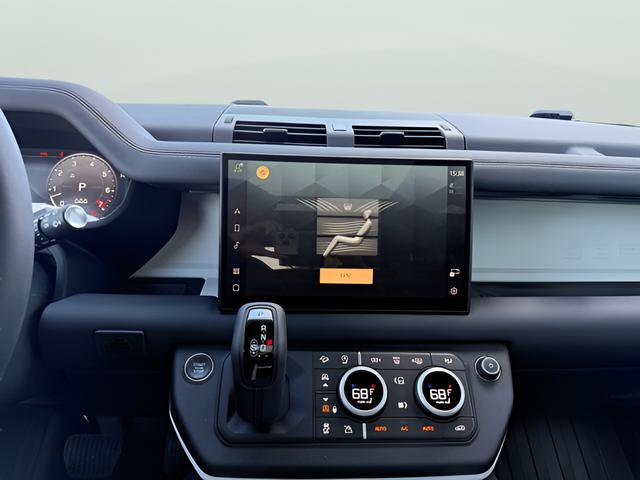 Certified 2025 Land Rover Defender 90 X-Dynamic SE image 26