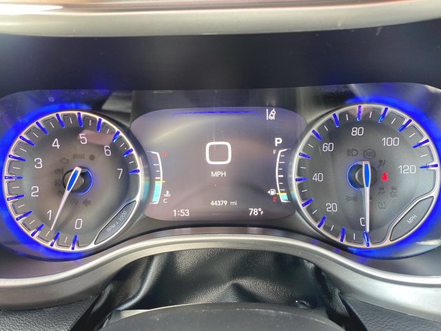 Used 2024 Chrysler Pacifica Touring-L FWD image 11