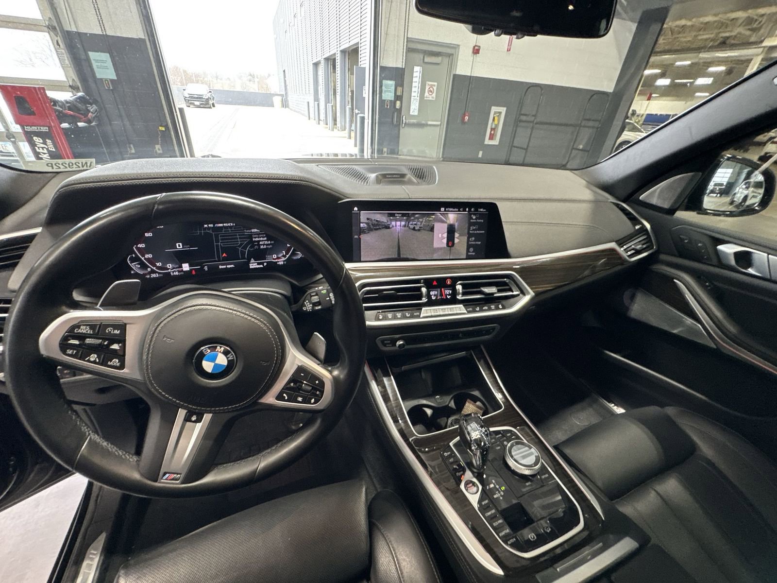 Used 2021 BMW X5 M50i w/ Executive Package image 2