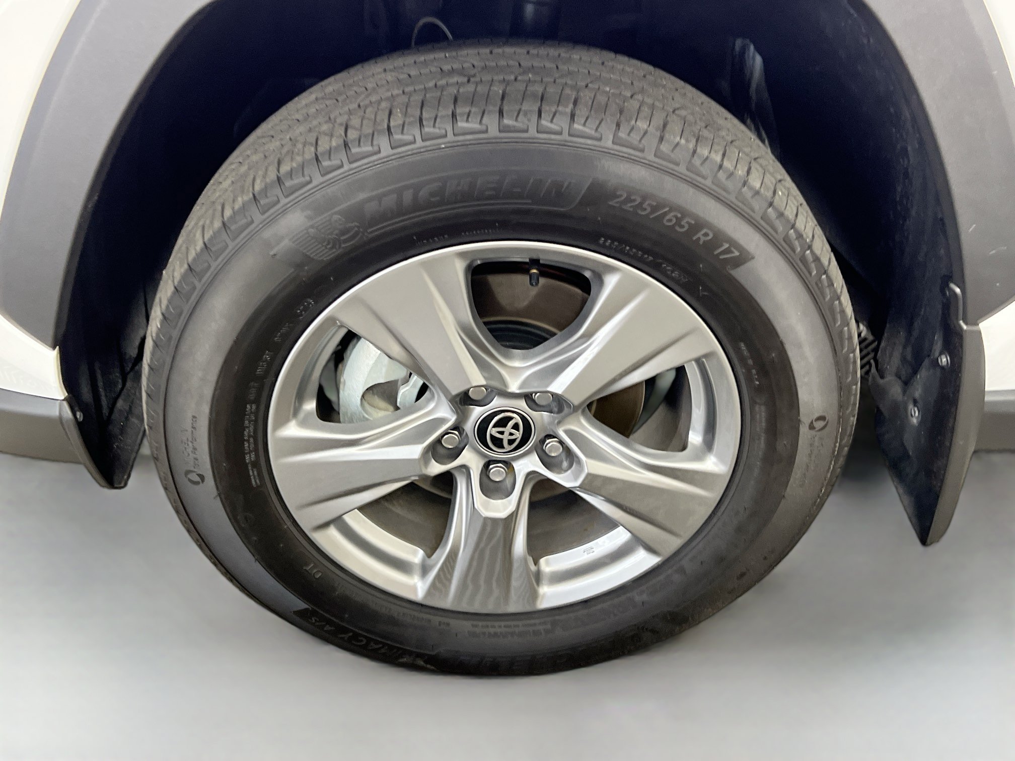 Used 2025 Toyota RAV4 XLE AWD/4WD image 14
