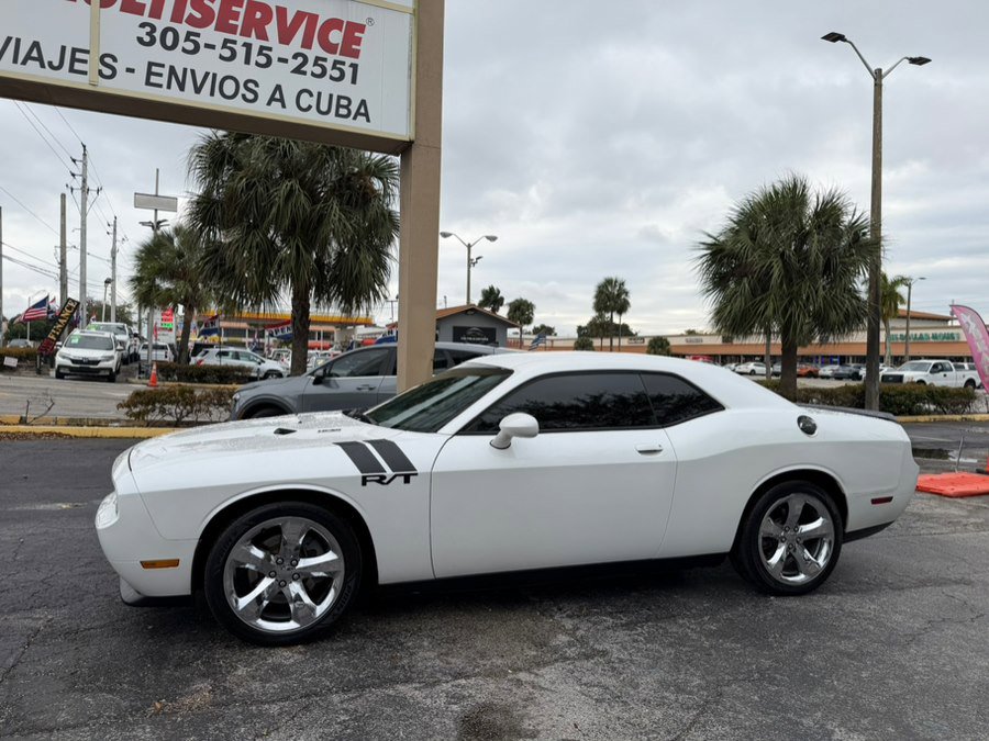 Used 2014 Dodge Challenger R/T RWD image 2