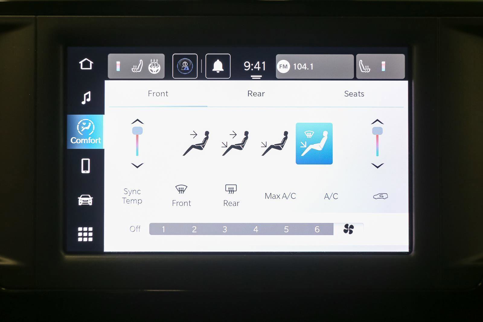 Used 2024 Chrysler Voyager LX image 27