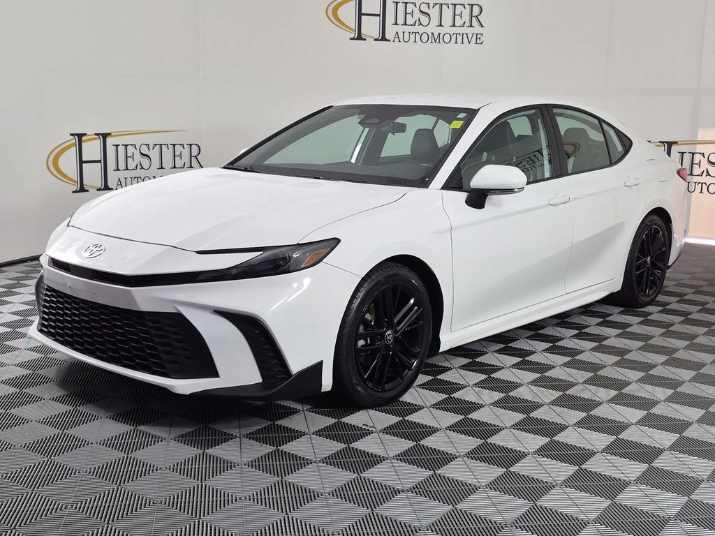 Used 2025 Toyota Camry SE FWD image 8