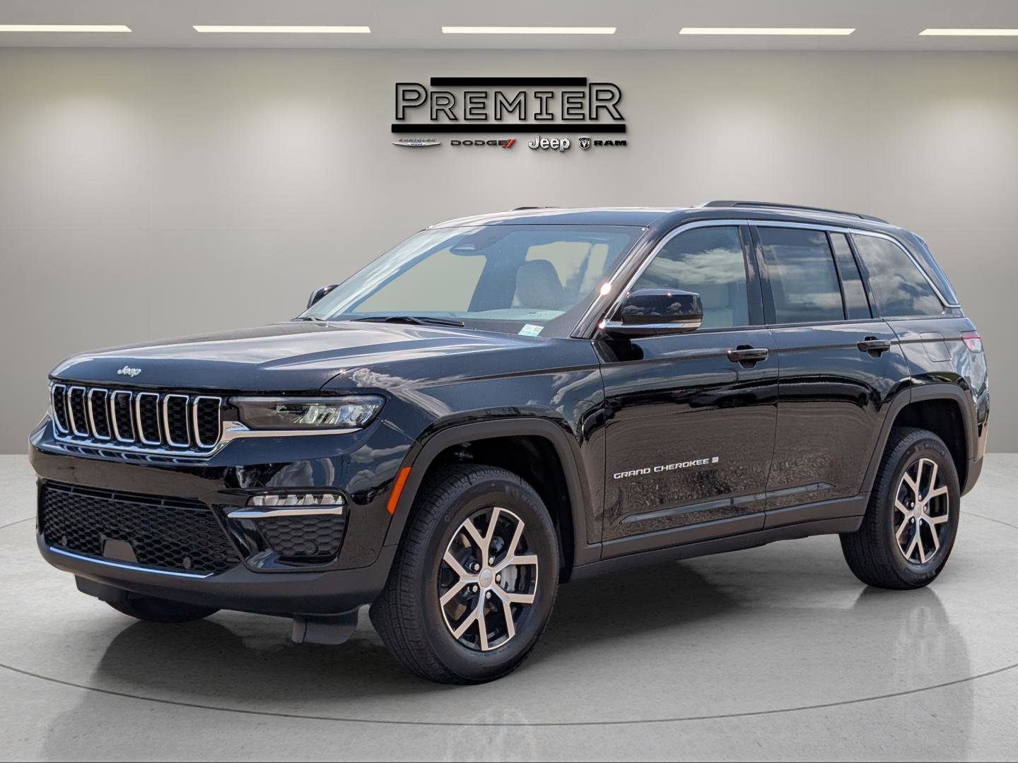 New 2025 Jeep Grand Cherokee Limited w/ Luxury Tech Group II image 1