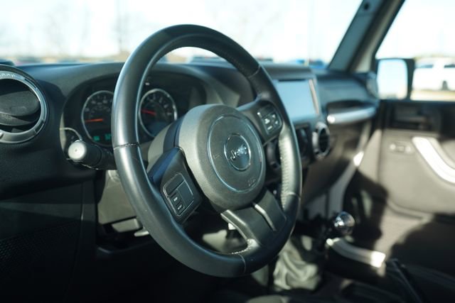 Used 2015 Jeep Wrangler Unlimited Sahara w/ Dual Top Group image 26