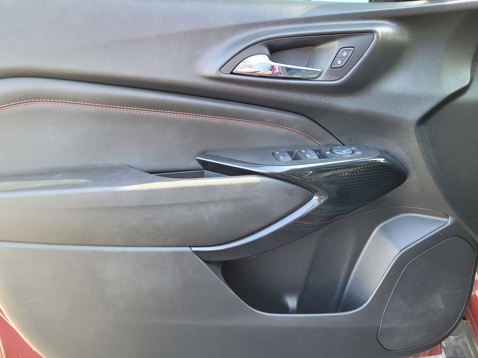 Used 2025 Chevrolet Trax RS w/ Driver Confidence Package image 16