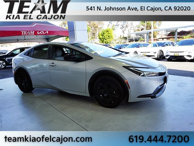 Used 2025 Toyota Prius LE FWD image 11