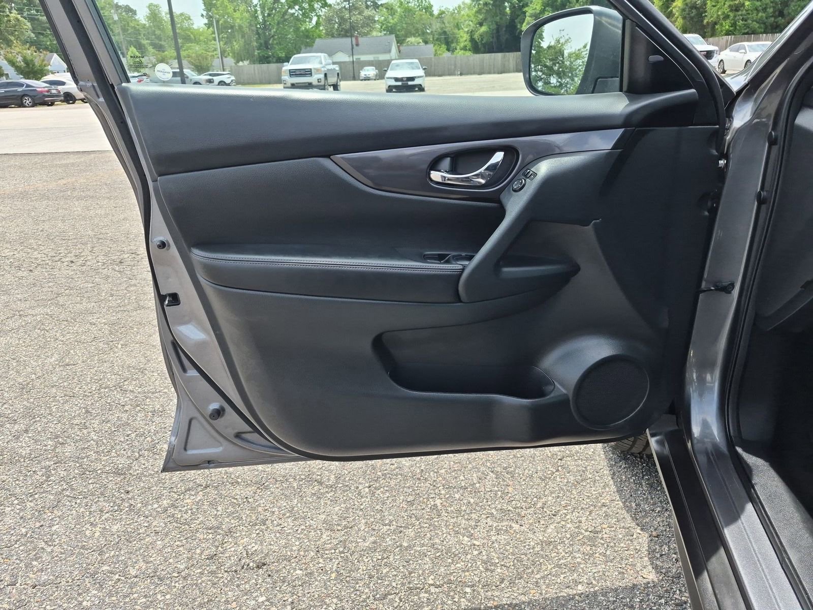 Used 2020 Nissan Rogue SV FWD image 21