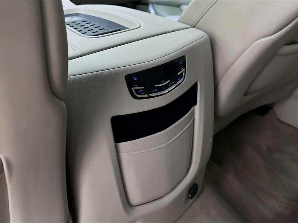 Used 2017 Cadillac Escalade ESV Luxury AWD/4WD image 28