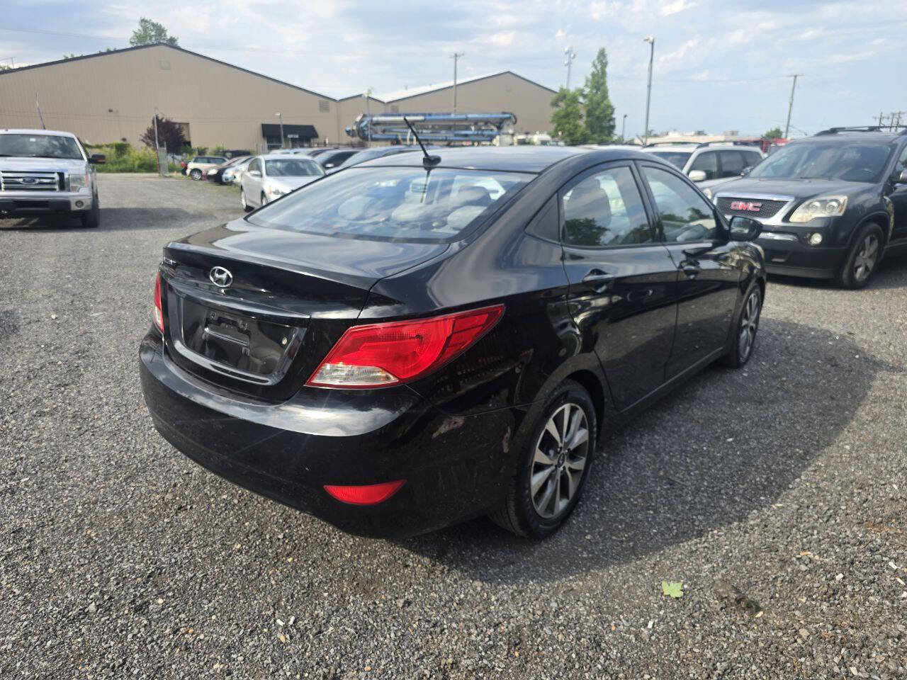 Used 2016 Hyundai Accent SE w/ Option Group 03 FWD image 10