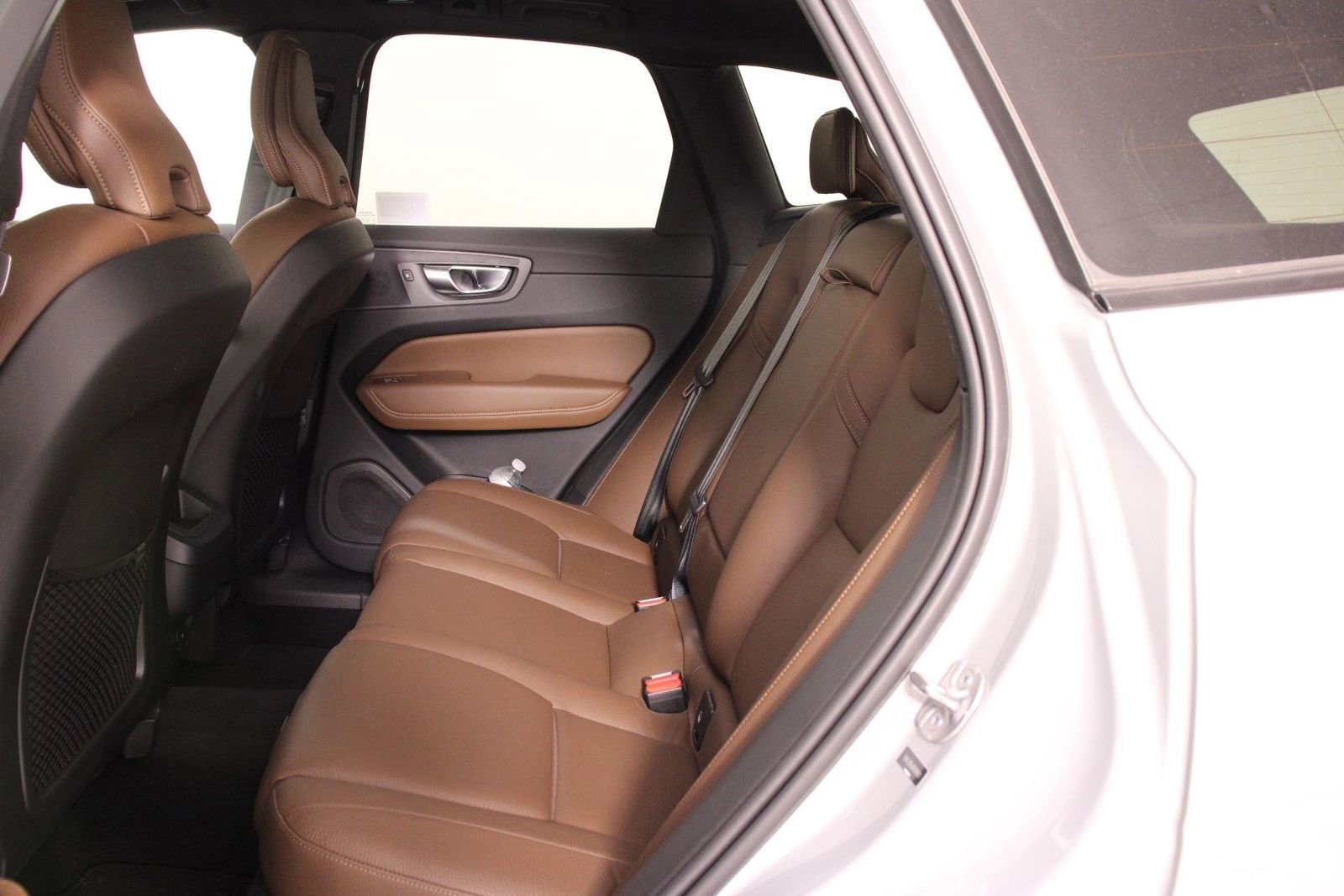 Certified 2024 Volvo XC60 B5 Plus AWD/4WD image 32