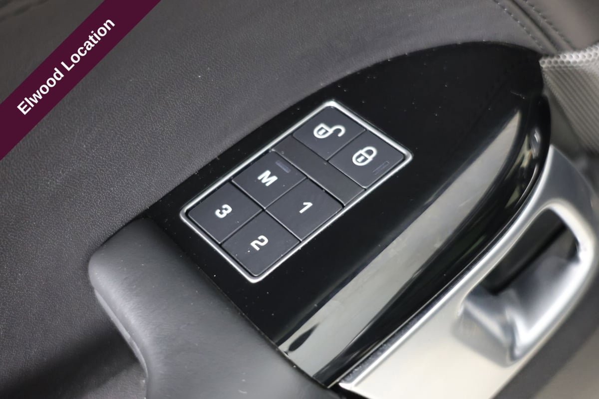 Used 2018 Land Rover Range Rover Sport HSE Dynamic image 25