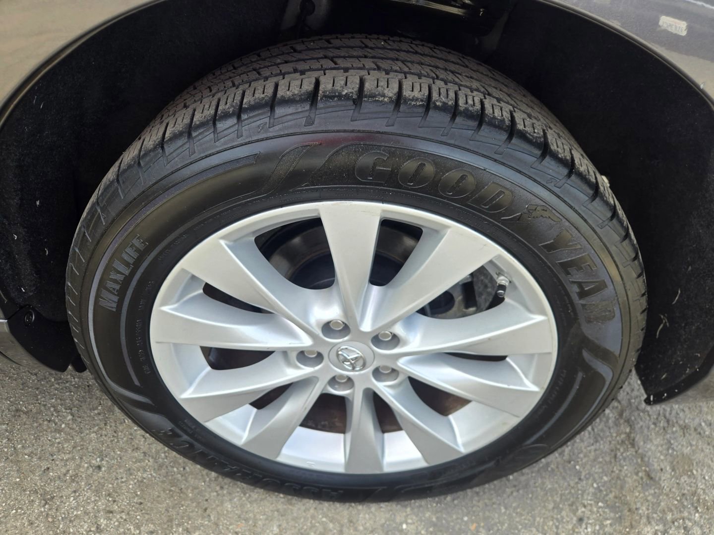 Used 2013 Toyota Venza LE image 27