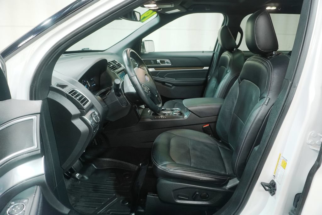 Used 2019 Ford Explorer Limited w/ Ford Safe & Smart Package AWD/4WD image 14