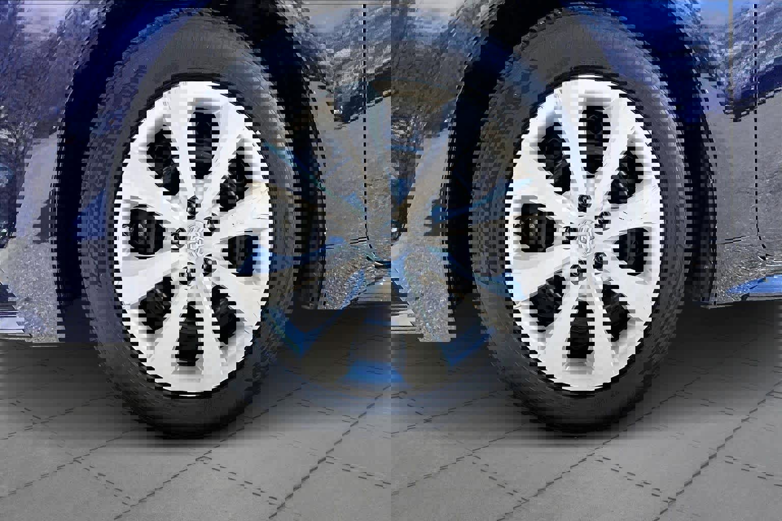 Used 2022 Toyota Corolla LE image 11