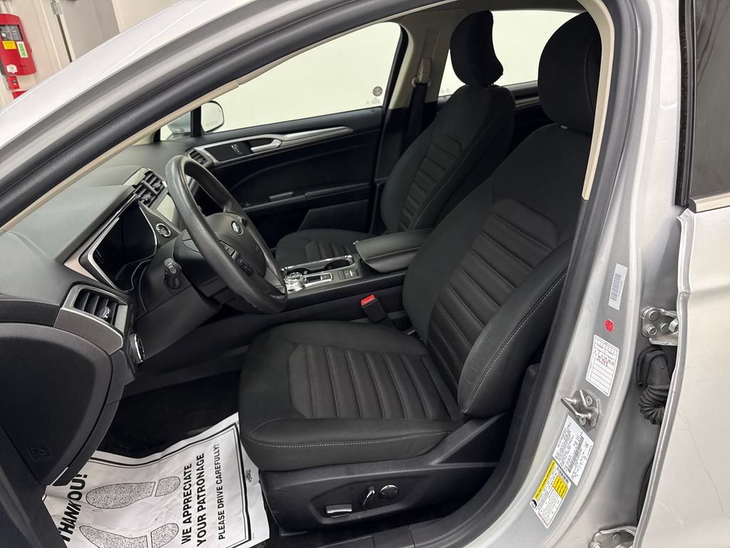 Used 2019 Ford Fusion SE FWD image 14