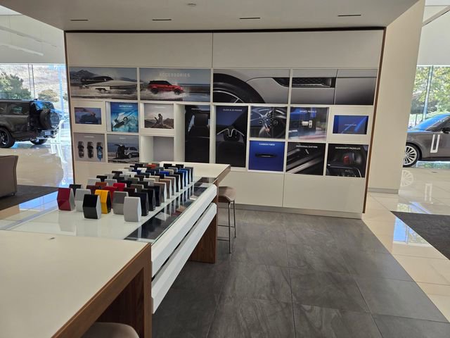 Used 2025 Mercedes-Benz GLS 450 4MATIC image 41