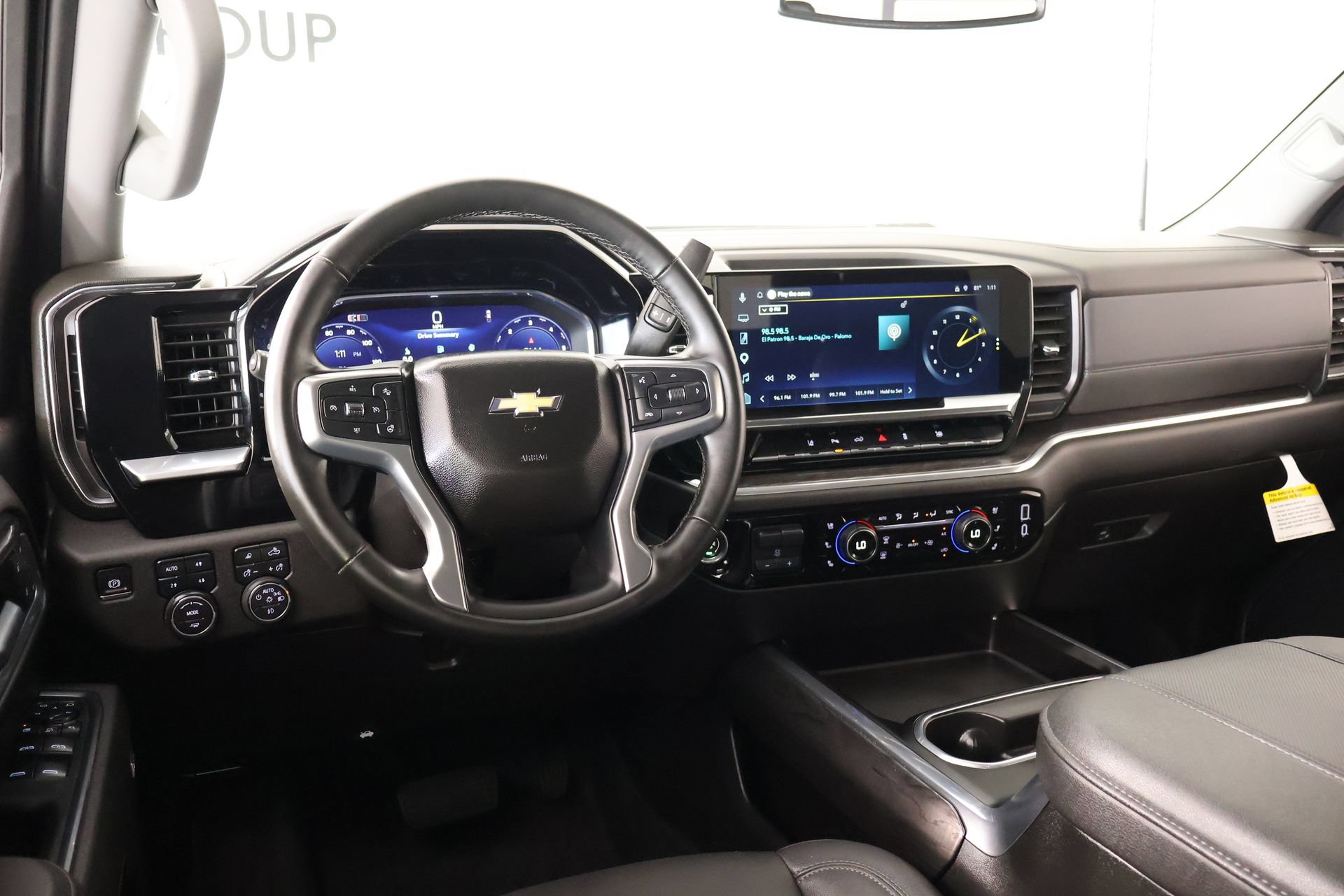 Used 2025 Chevrolet Silverado 2500 LTZ w/ LTZ Convenience Package AWD/4WD image 2