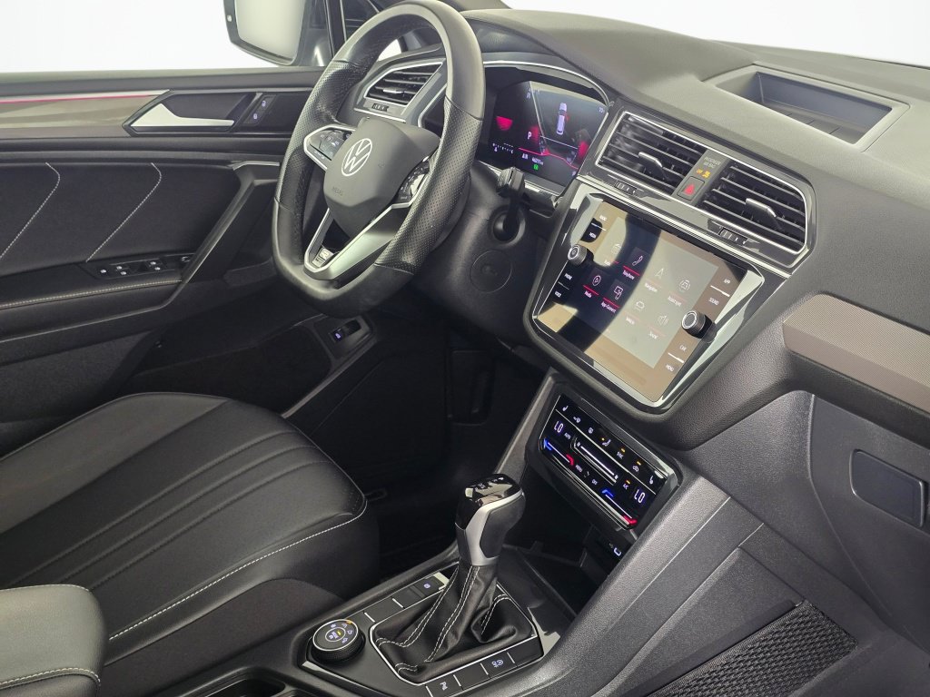 Used 2024 Volkswagen Tiguan SE R-Line AWD/4WD image 48