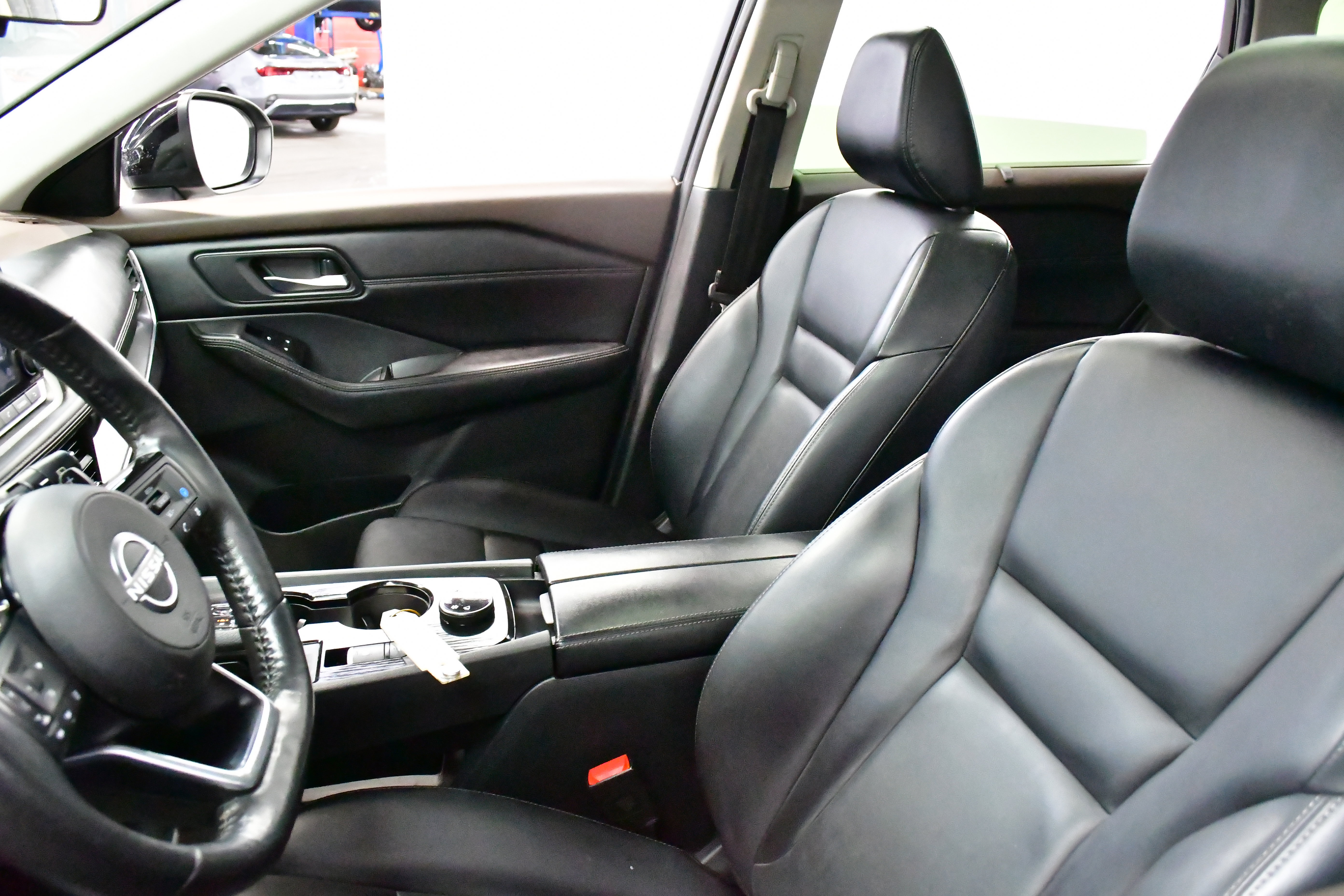 Used 2023 Nissan Rogue SV w/ SV Premium B Package image 21