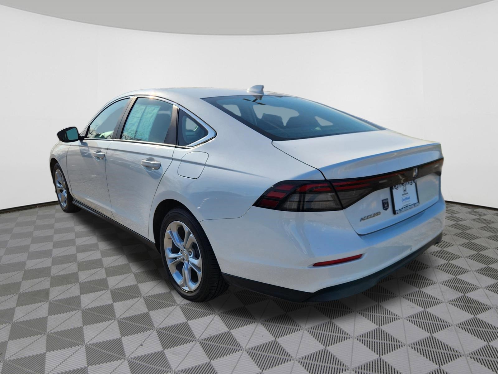 Certified 2023 Honda Accord LX image 3