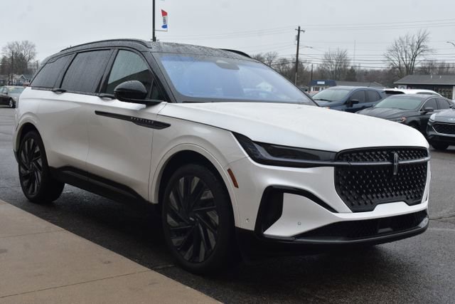 Used 2024 Lincoln Nautilus Reserve w/ Equipment Group 202A image 13