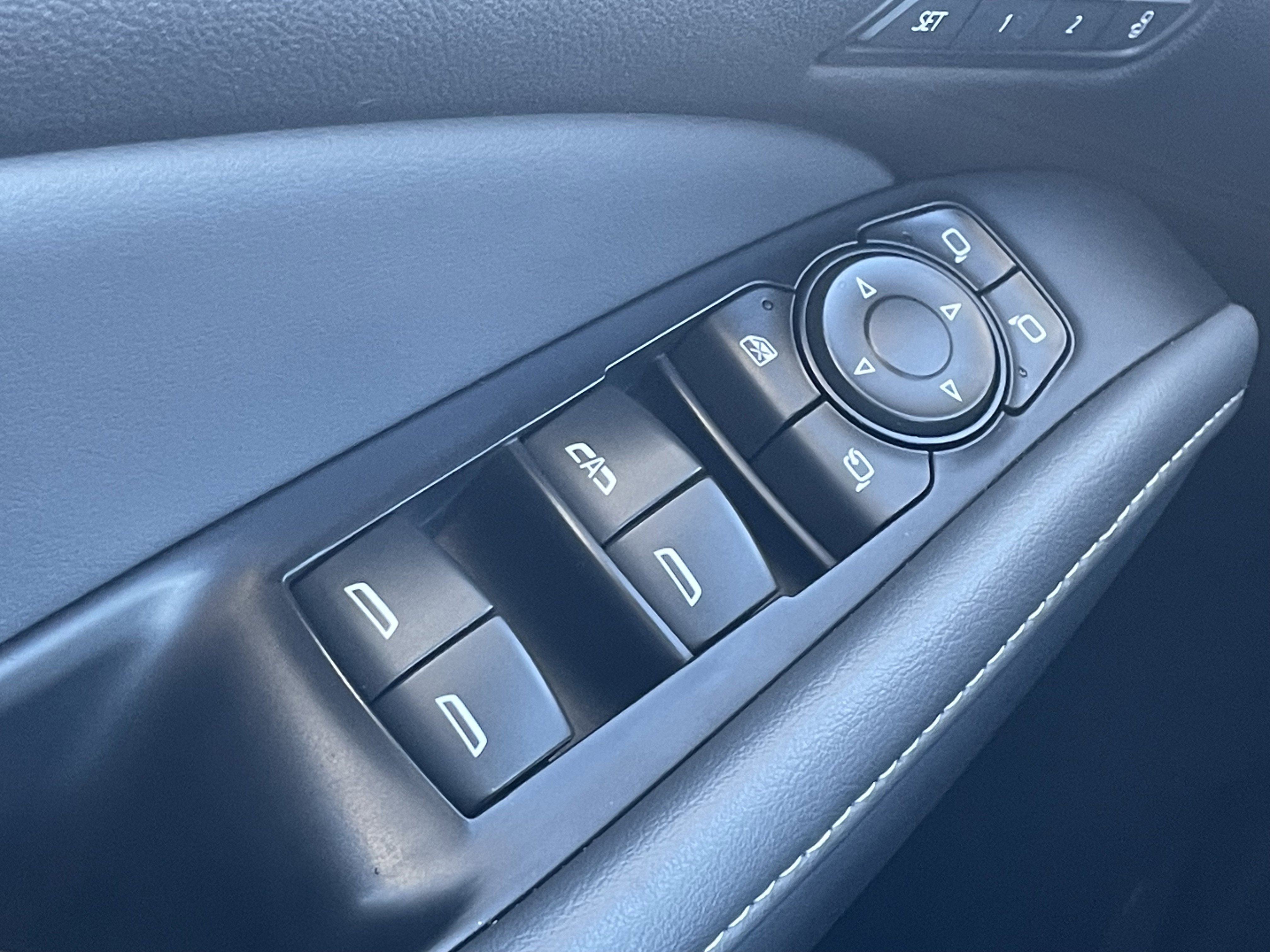 Used 2023 Buick Enclave Premium w/ LPO, Touring Package image 17