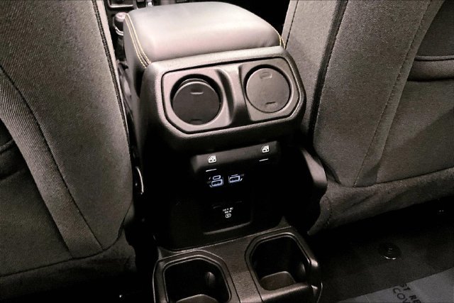 Used 2026 Jeep Wrangler Unlimited Sahara AWD/4WD image 33