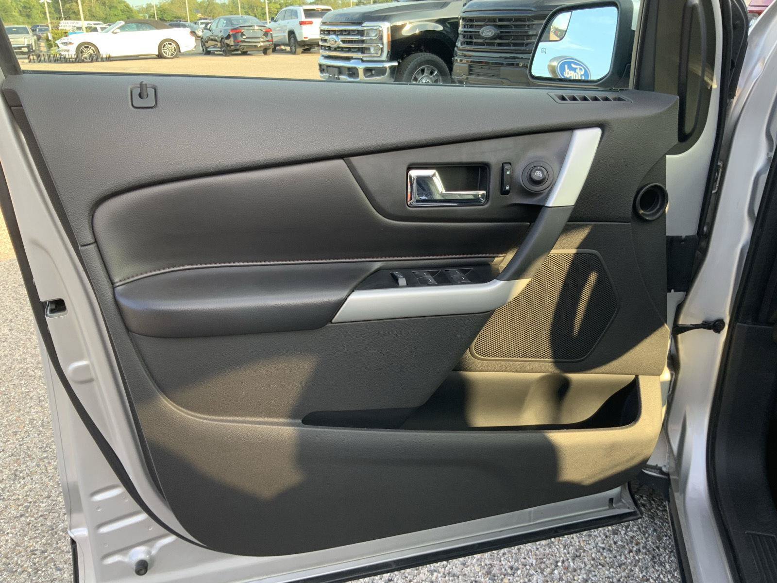 Used 2013 Ford Edge SEL FWD image 19