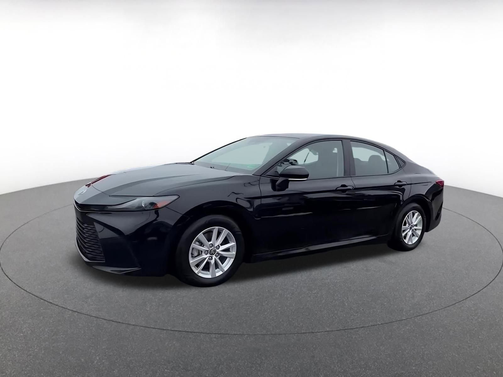 Used 2025 Toyota Camry LE image 7