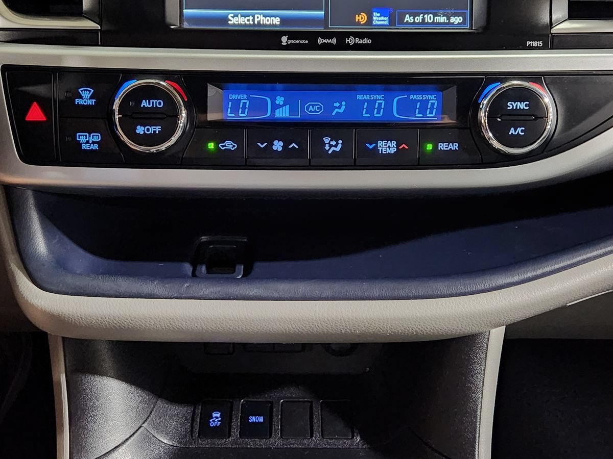 Used 2019 Toyota Highlander Plus FWD image 38