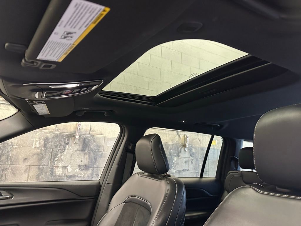 Used 2023 Jeep Grand Cherokee L Laredo image 18