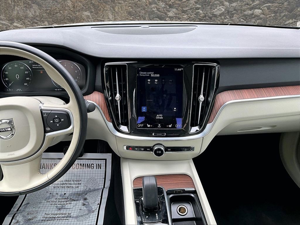 Used 2022 Volvo S60 B5 Momentum w/ Climate Package FWD image 6