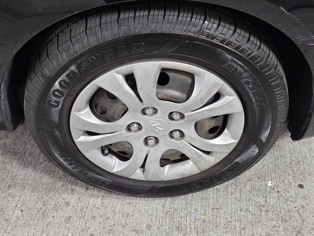 Used 2010 Hyundai Elantra GLS w/ Sunroof Pkg 3 image 10