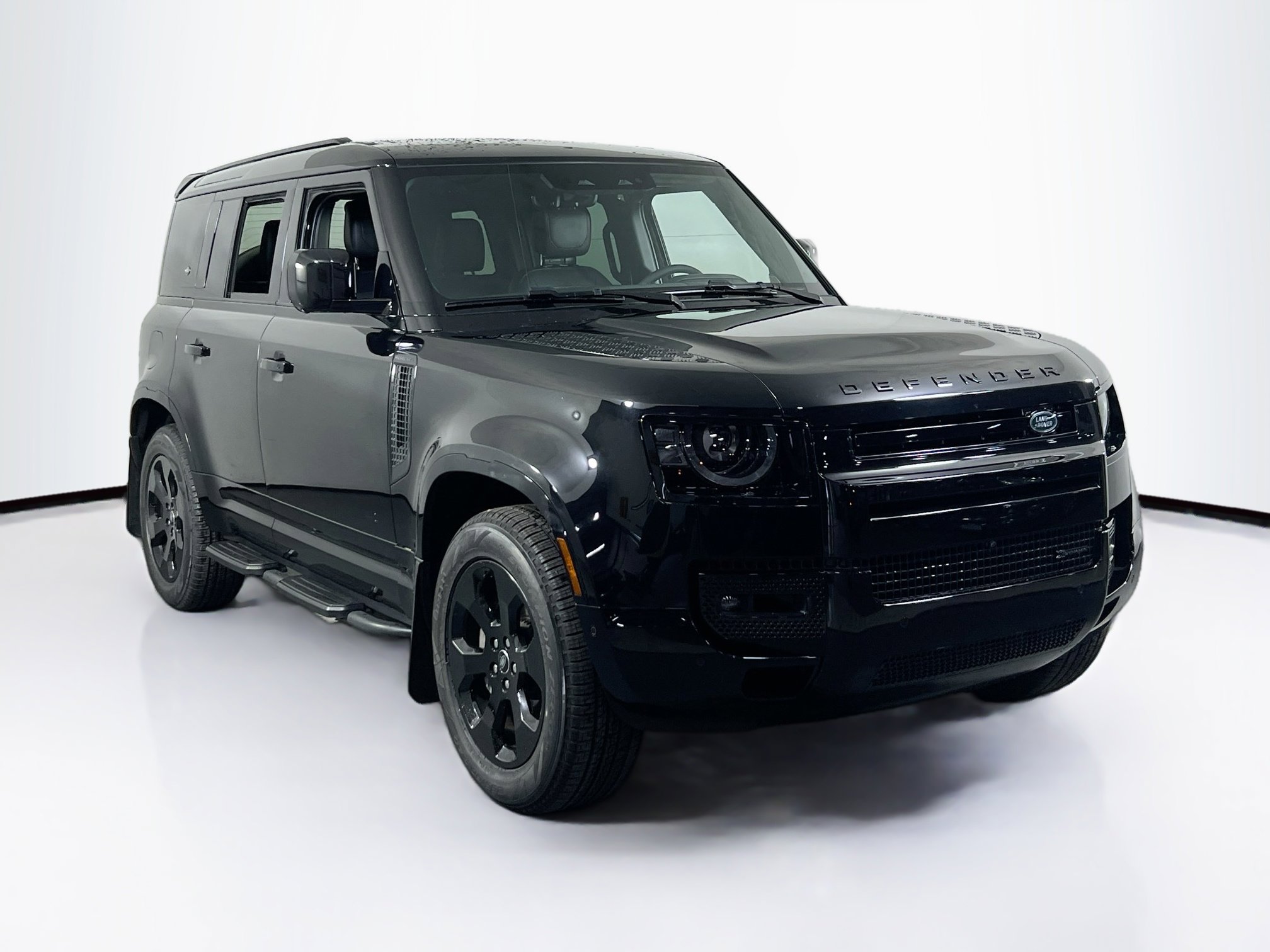 Used 2024 Land Rover Defender 110 X-Dynamic SE image 3