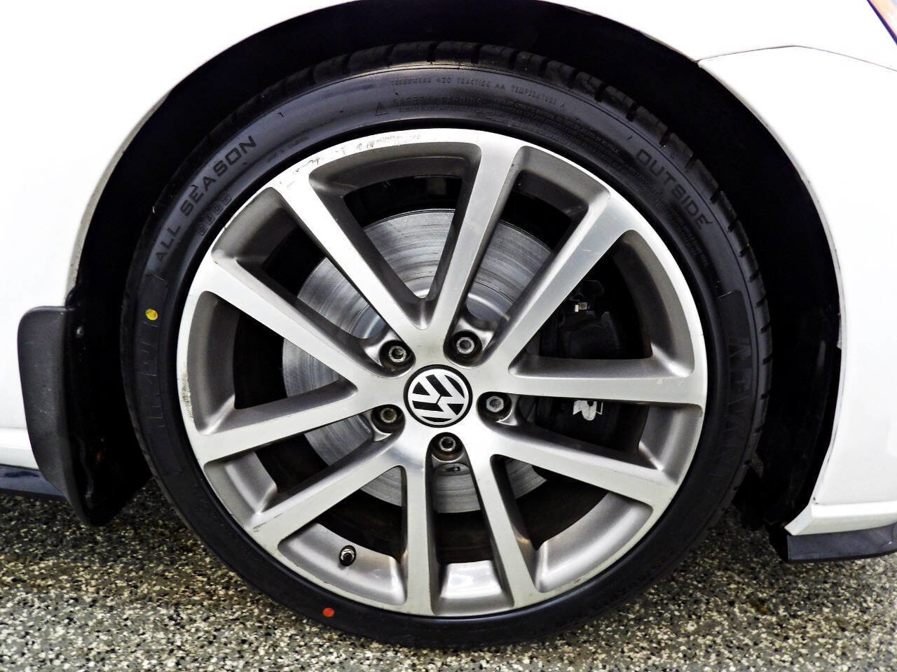 Used 2019 Volkswagen Golf R 4-Door image 22