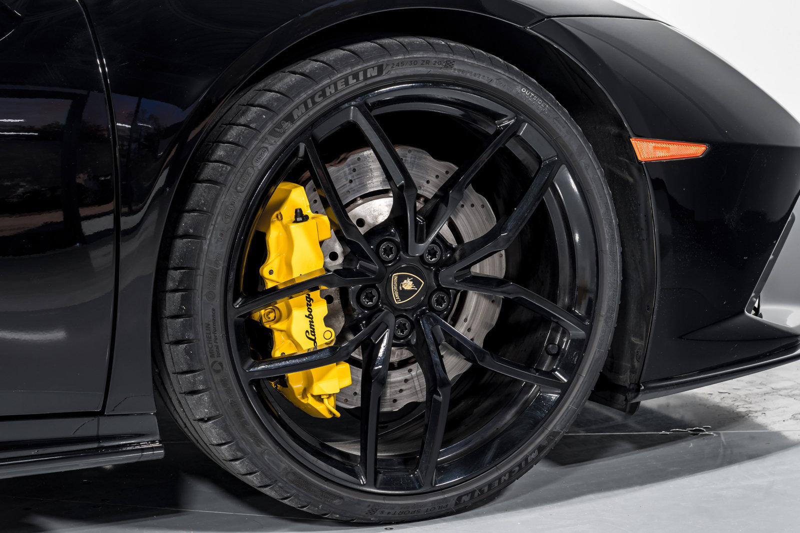 Used 2021 Lamborghini Huracan EVO RWD image 46