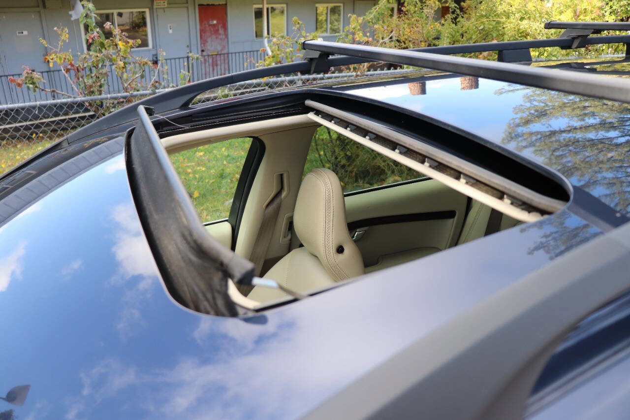 Used 2013 Volvo XC70 T6 image 22