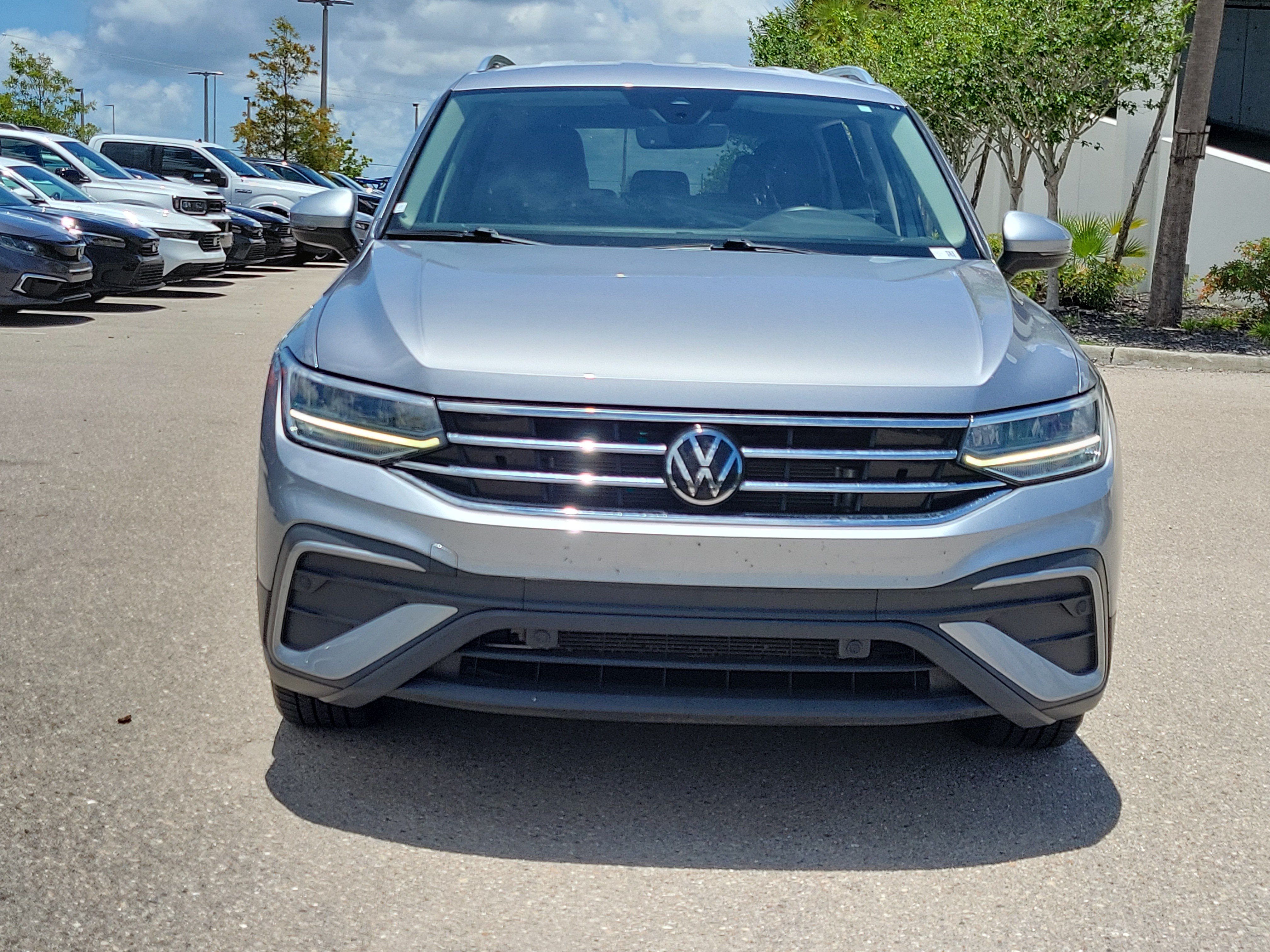 Used 2024 Volkswagen Tiguan SE FWD video 2