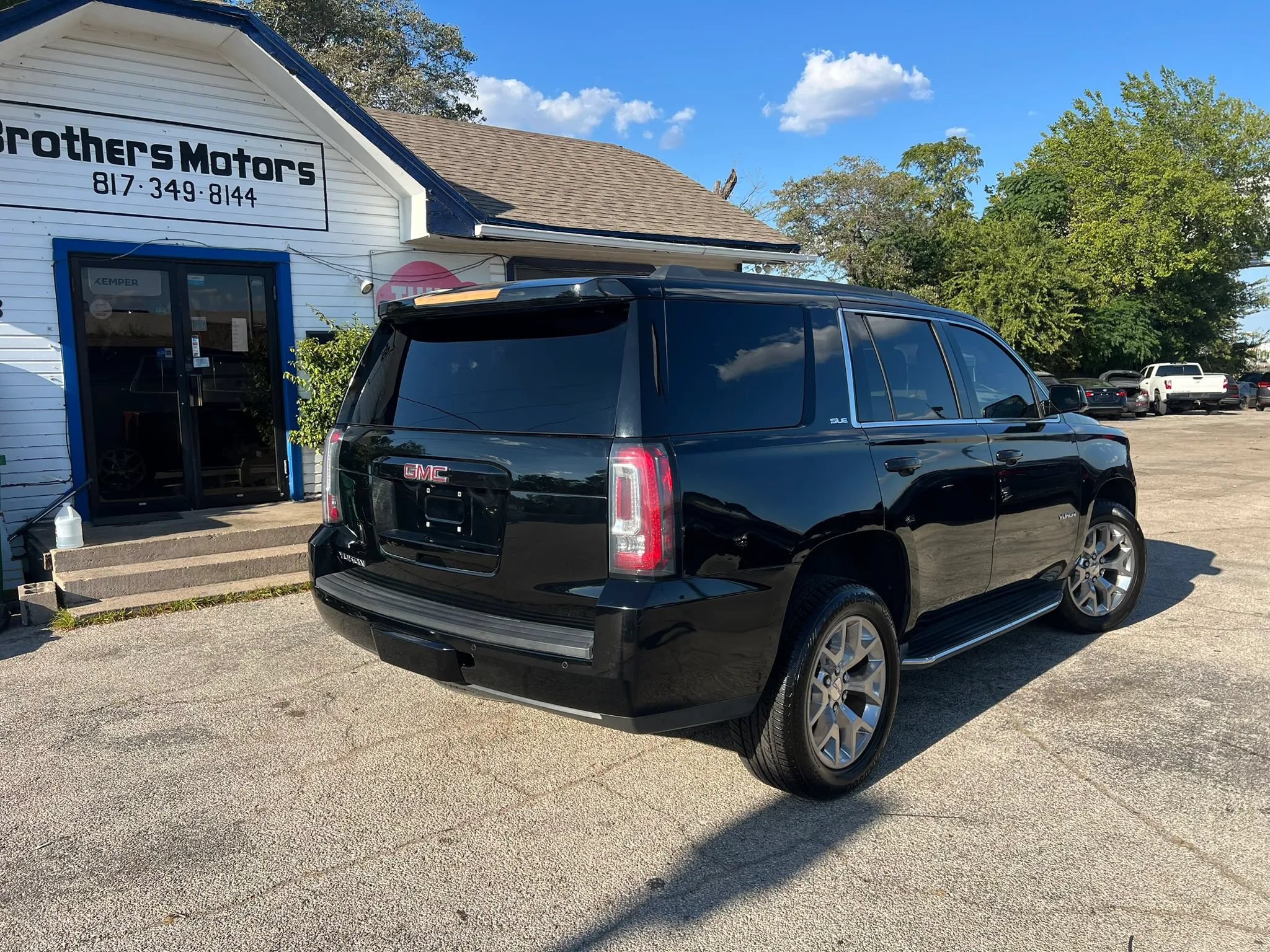 Used 2018 GMC Yukon SLE w/ SLE Value Package AWD/4WD image 4