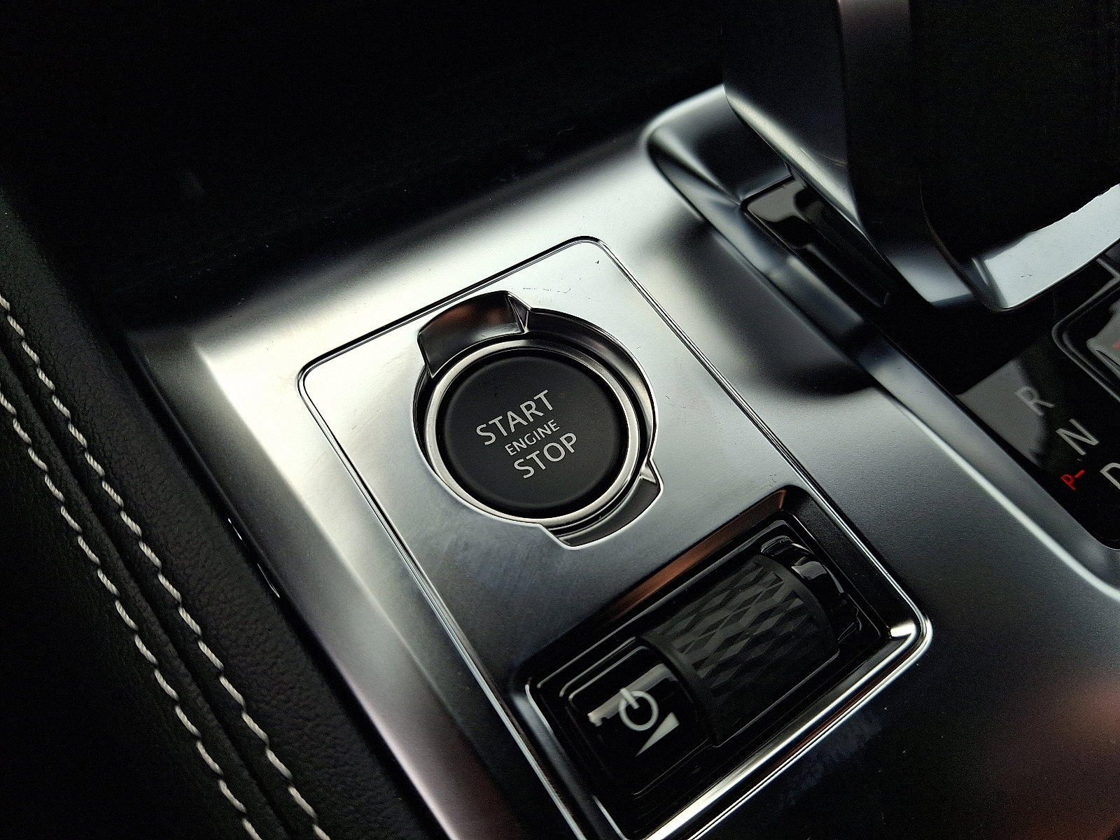 New 2026 Jaguar F-PACE R-Dynamic S image 18