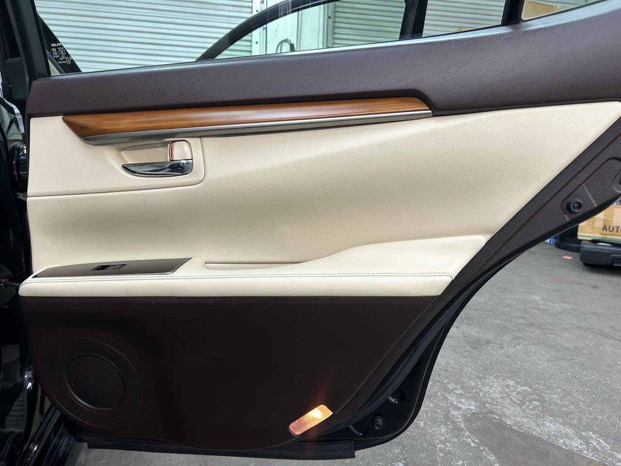 Used 2017 Lexus ES 300h w/ Luxury Package image 17