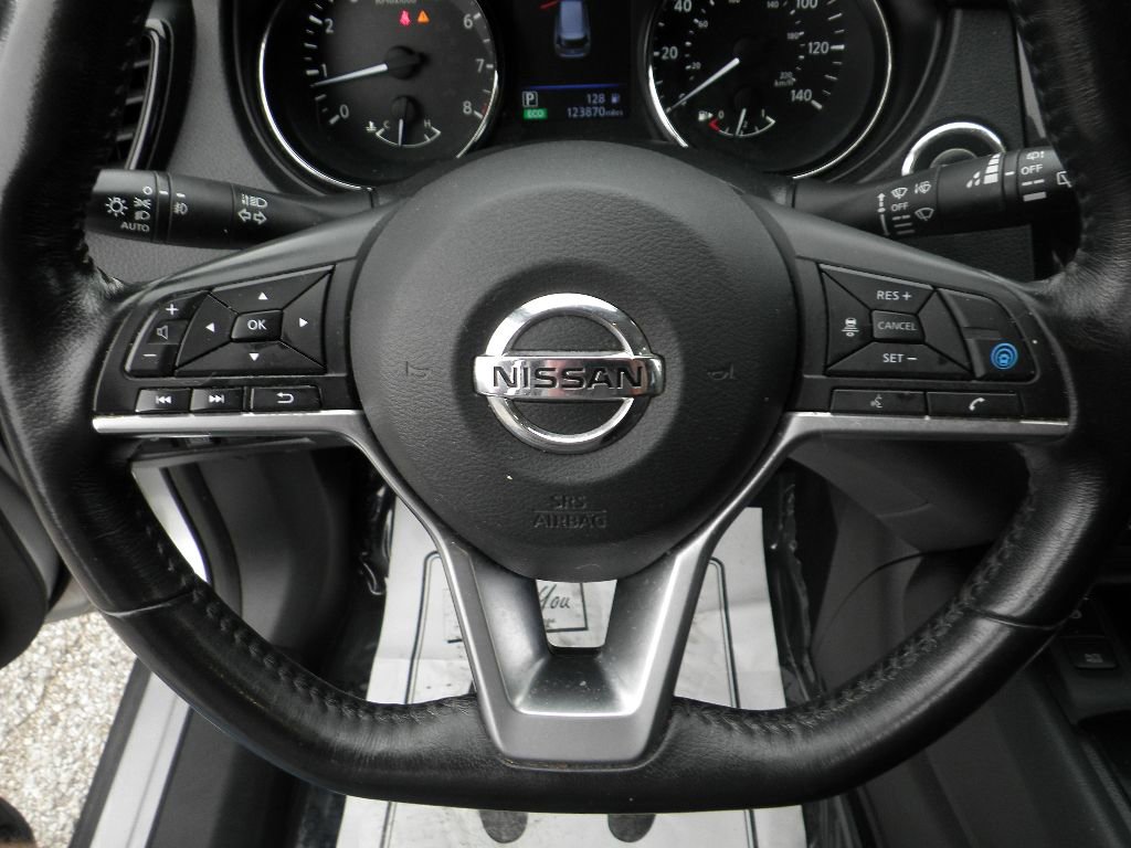 Used 2020 Nissan Rogue SV w/ Sun & Sound Touring Package image 18