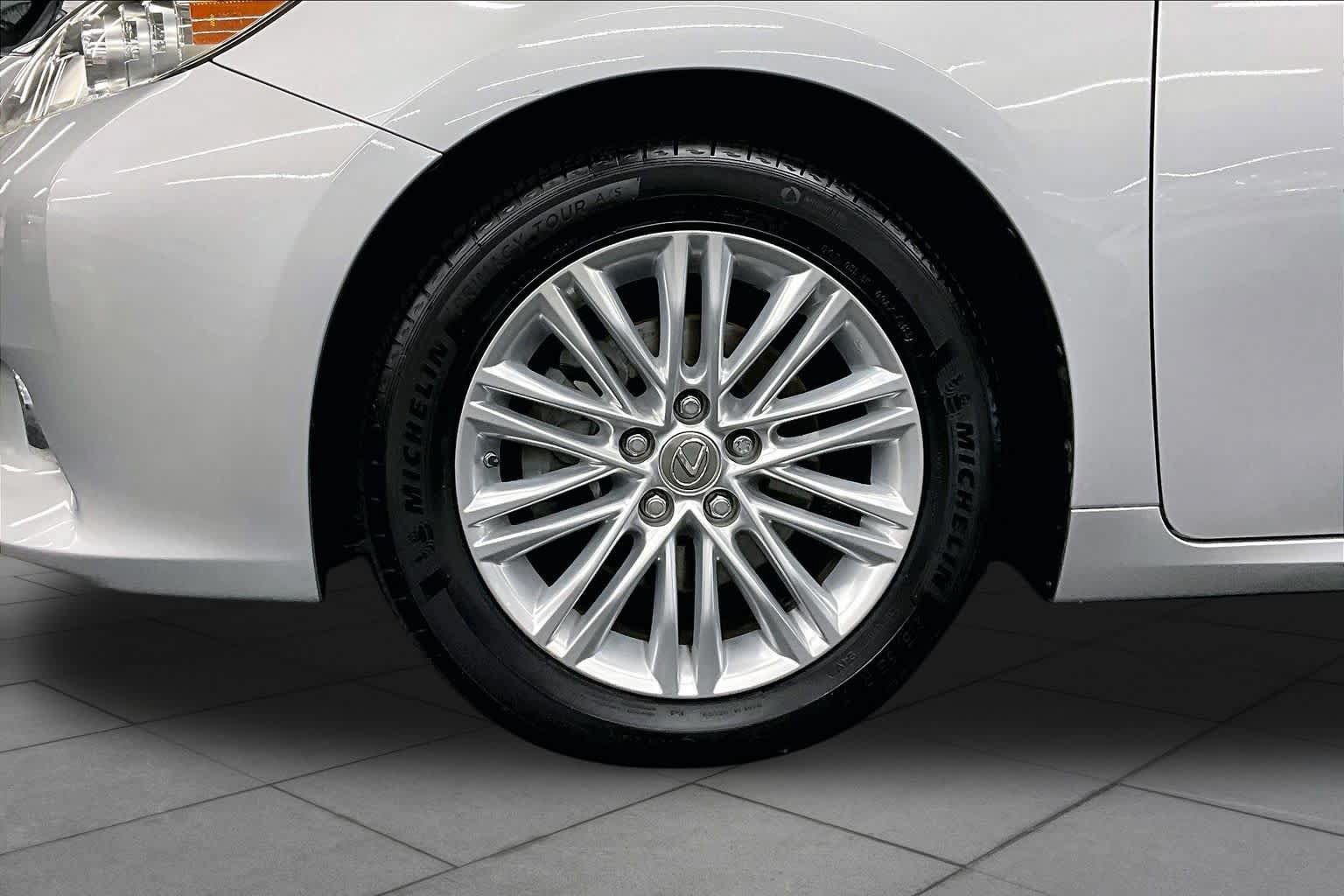 Used 2014 Lexus ES 350 w/ Premium Package FWD image 10