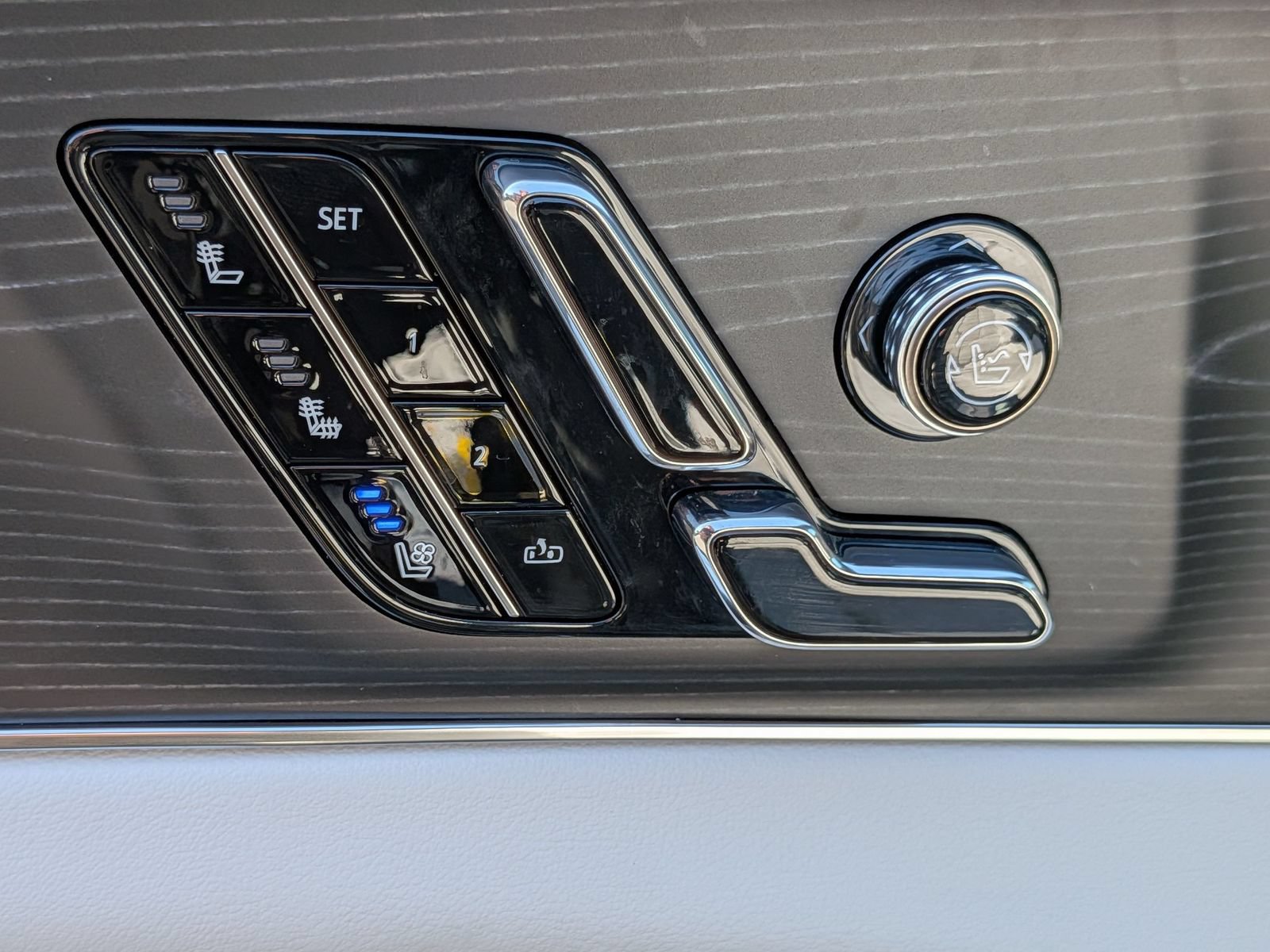 Used 2024 Cadillac Lyriq Sport RWD image 16
