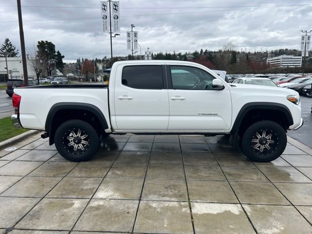 Used 2017 Toyota Tacoma TRD Off-Road w/ Tow Package (A/T) image 8